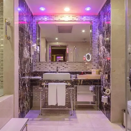 Отель Grand Millennium 5*