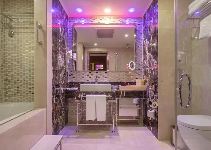 מלון Grand Millennium 5*