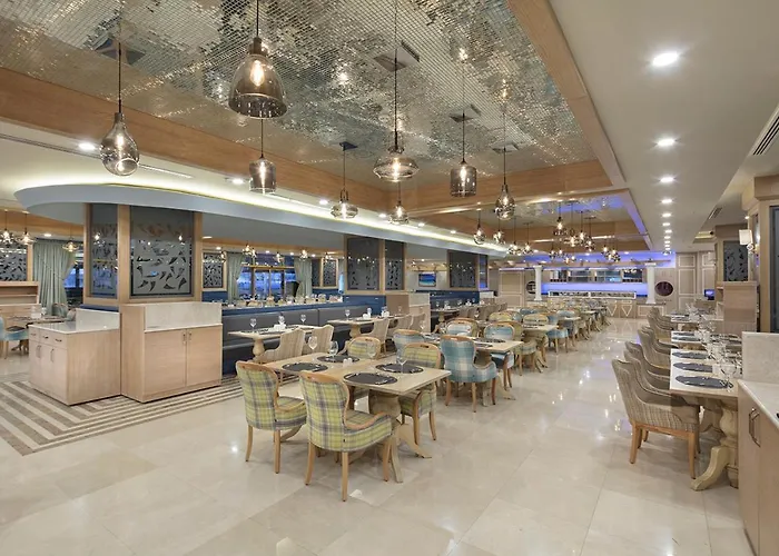 מלון Grand Millennium 5*